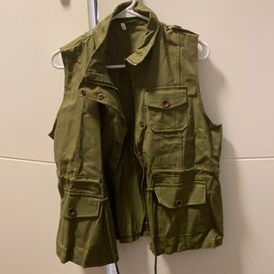 Olive green utility vest. Large